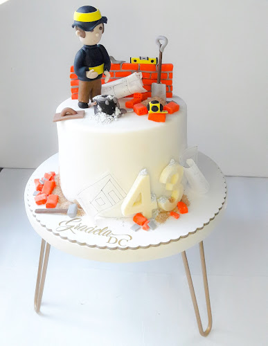 Graciela decorando tortas - Gastronomía y hostelería