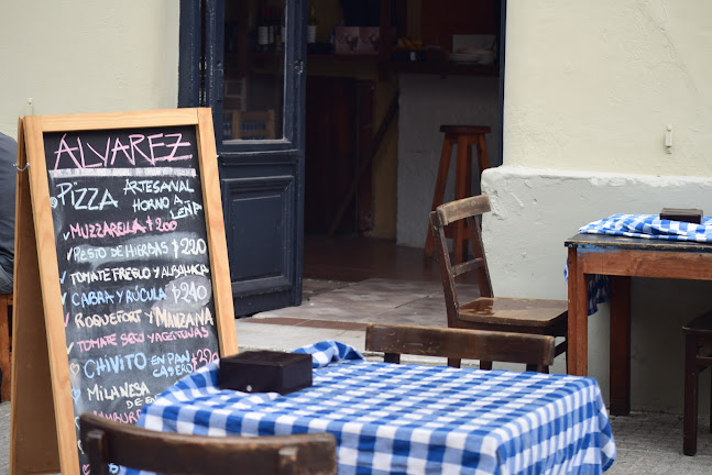 Comentarii opinii despre Alvarez Bar