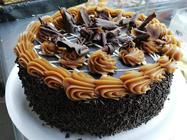 Panadería y Confitería La Mascota - Gastronomía y hostelería