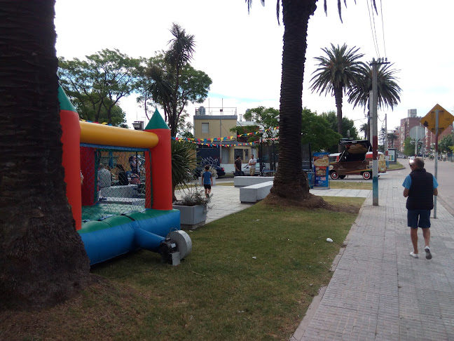 Avenida Doctor Luis Alberto de Herrera 2897 y, C. Thompson esquina, 11600 Montevideo