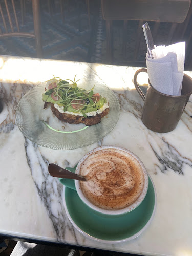 Comentarii opinii despre Café La Farmacia