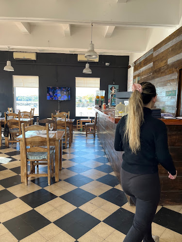 s/n Club de yachting y pesca, Calle de Sta. Rita, 70000 Col. del Sacramento, Departamento de Colonia