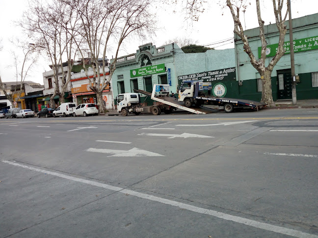 4VR8+JJ2, Av. 8 de Octubre, 12100 Montevideo, Departamento de Montevideo