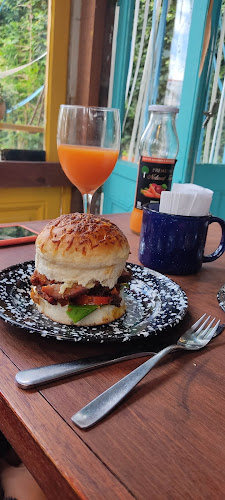 Pan y Vino Almacén de Alimentos - Pando