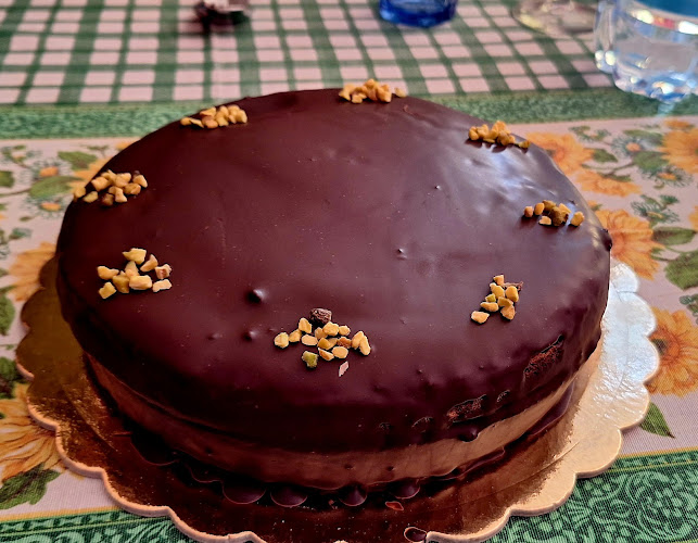 Panadería y Confitería Torre Eiffel - Gastronomía y hostelería