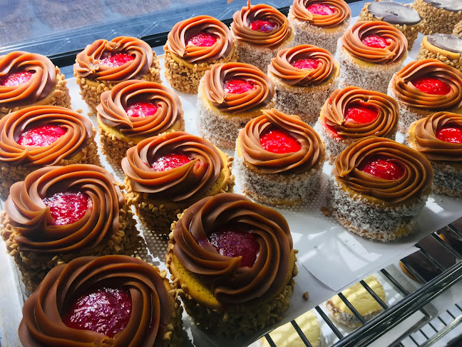 La Favorita. Bizcocheria, panaderia, autoservice