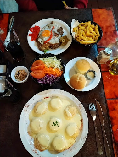 Dentro del Club Español, Av. 18 de Julio 1332, 11100 Montevideo, Departamento de Montevideo