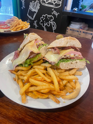 El Garage de George - La Paloma