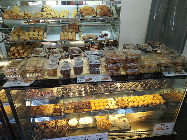 Warner • Panadería y Confitería - Ciudad de la Costa