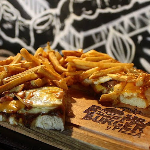 Bomba burger pizza y parrilla