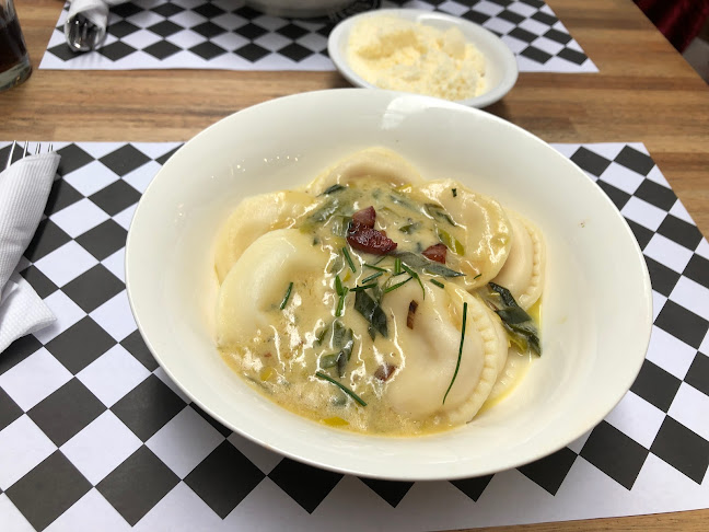 MENGANA CAFÉ RESTÓ (Paseo del Este) - Gastronomía y hostelería