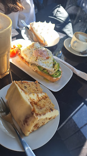 Av. Luis Alberto de Herrera 1109, 11300 Montevideo, Departamento de Montevideo