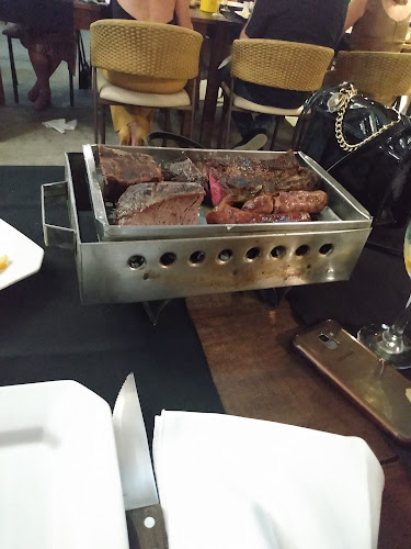 Gardel Restaurante e Parrillada - Gastronomía y hostelería