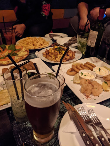 Comentarii opinii despre Tazu Bar Cultural