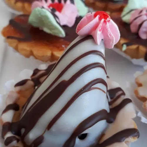 Panadería & Confitería La Palomita 2 - Gastronomía y hostelería