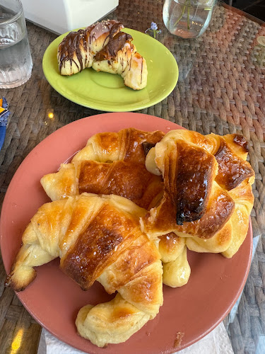 Medialunas Calentitas - Gastronomía y hostelería