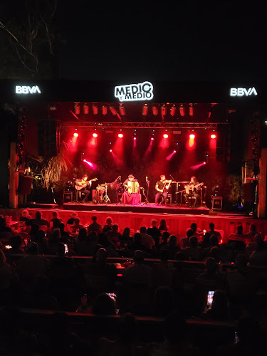 Medio y Medio - Punta Ballena