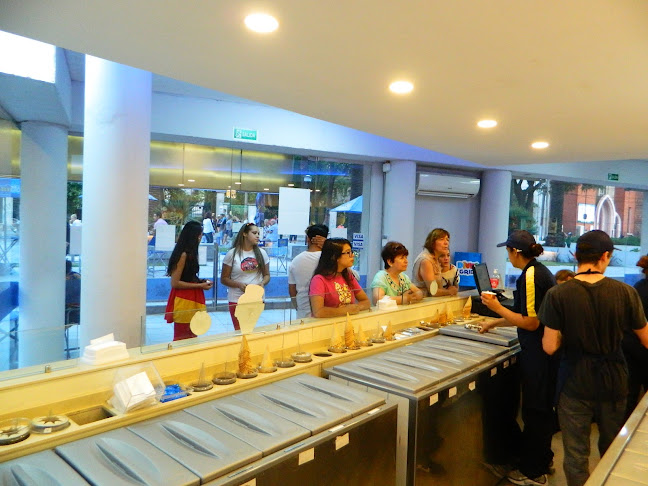 Avenida Doctor Luis Alberto de Herrera 2897 y, C. Thompson esquina, 11600 Montevideo