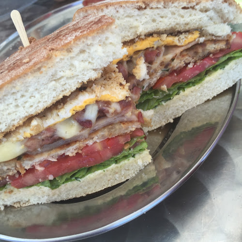 Avda. Baltasar Brum 755, 70000 Col. del Sacramento, Departamento de Colonia