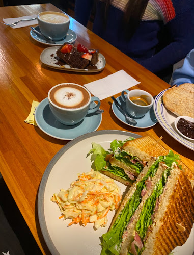 Opinii despre che.co.ffee în Montevideo - Gastronomía y hostelería