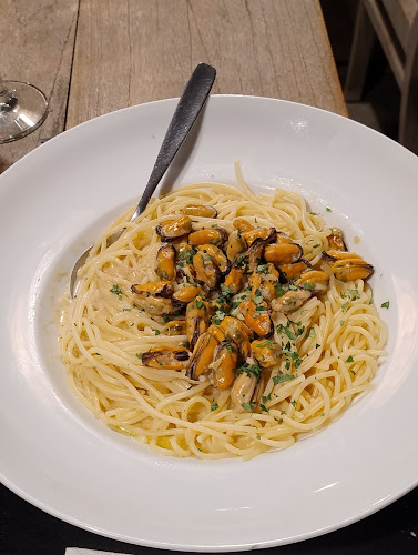 Opinii despre Medio y Medio în Punta Ballena - Gastronomía y hostelería