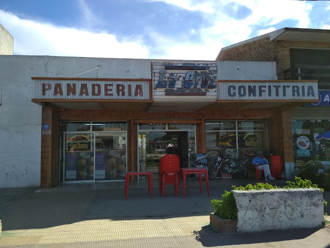 Panadería y Confitería La Cruz