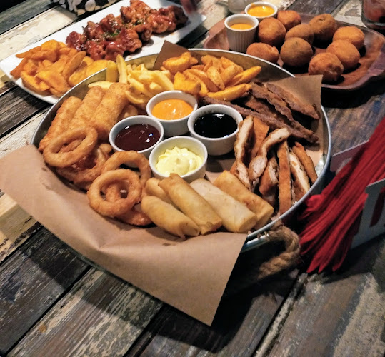 Soriano 1149, Héctor Gutiérrez Ruiz esq