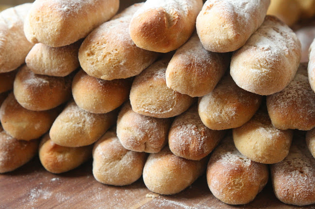 Panadería y Confitería La Cruz