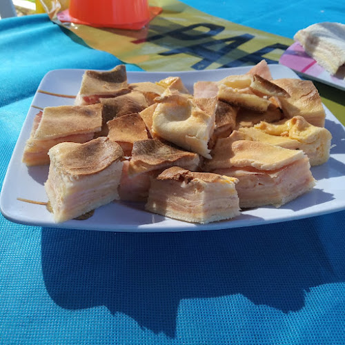 Lo de Raquel "Rotiseria sandwicheria pizzería y servicios de lunch" chivitería en general .