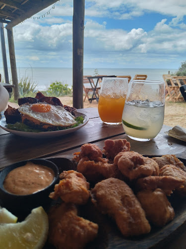 Opinii despre Maula Bar de Playa în Punta del Diablo - Gastronomía y hostelería