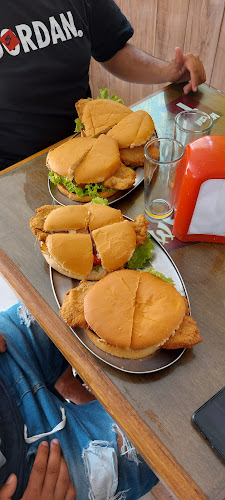 Opinii despre Trailer NAKAMI în Artigas - Gastronomía y hostelería