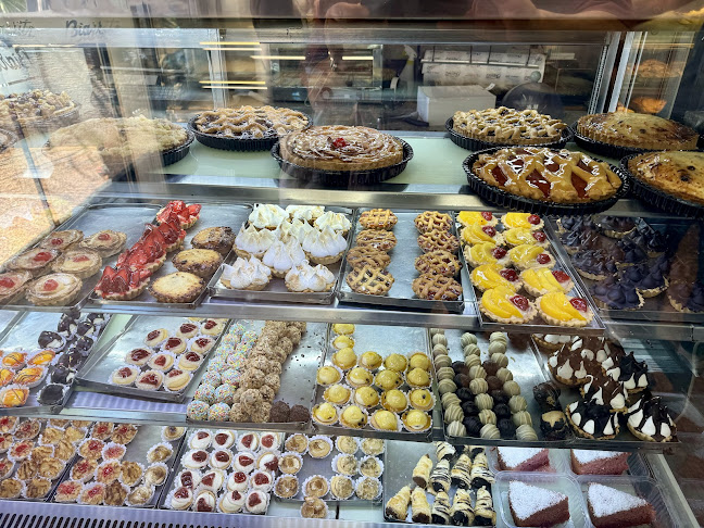 Biarritz, Panadería y Confitería Biarritz