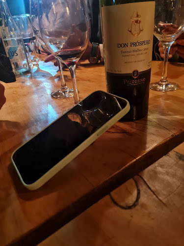 Restaurant y parrillada La Cava